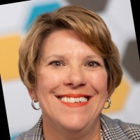 Lisa Bond headshot